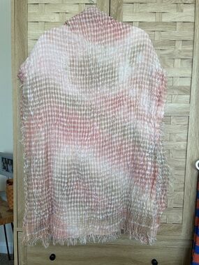 Source Unknown Pink and Cream Crinkled Check Scarf Wrap